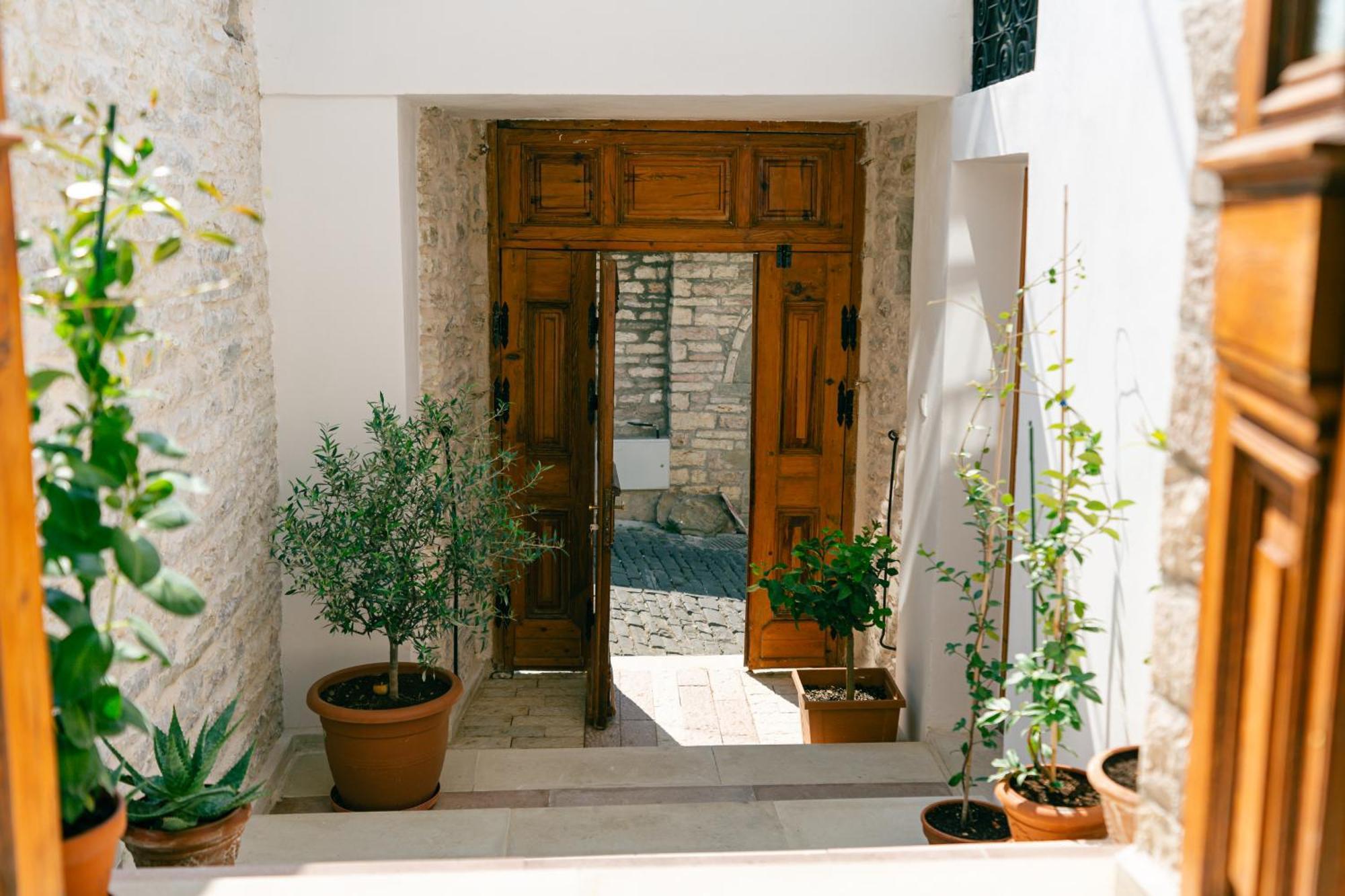 Petrichor Hotel Gjirokaster Bagian luar foto