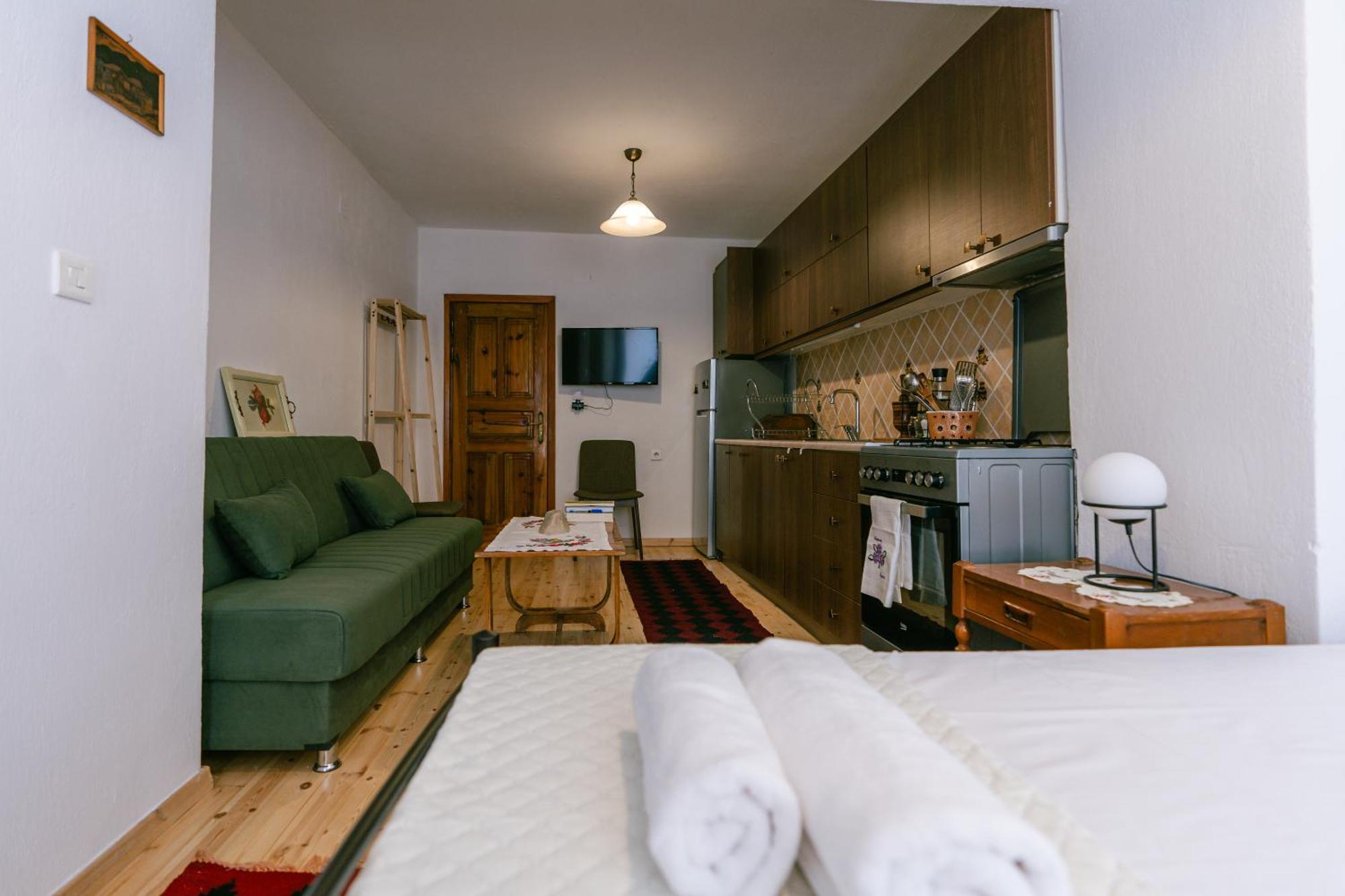 Petrichor Hotel Gjirokaster Bagian luar foto