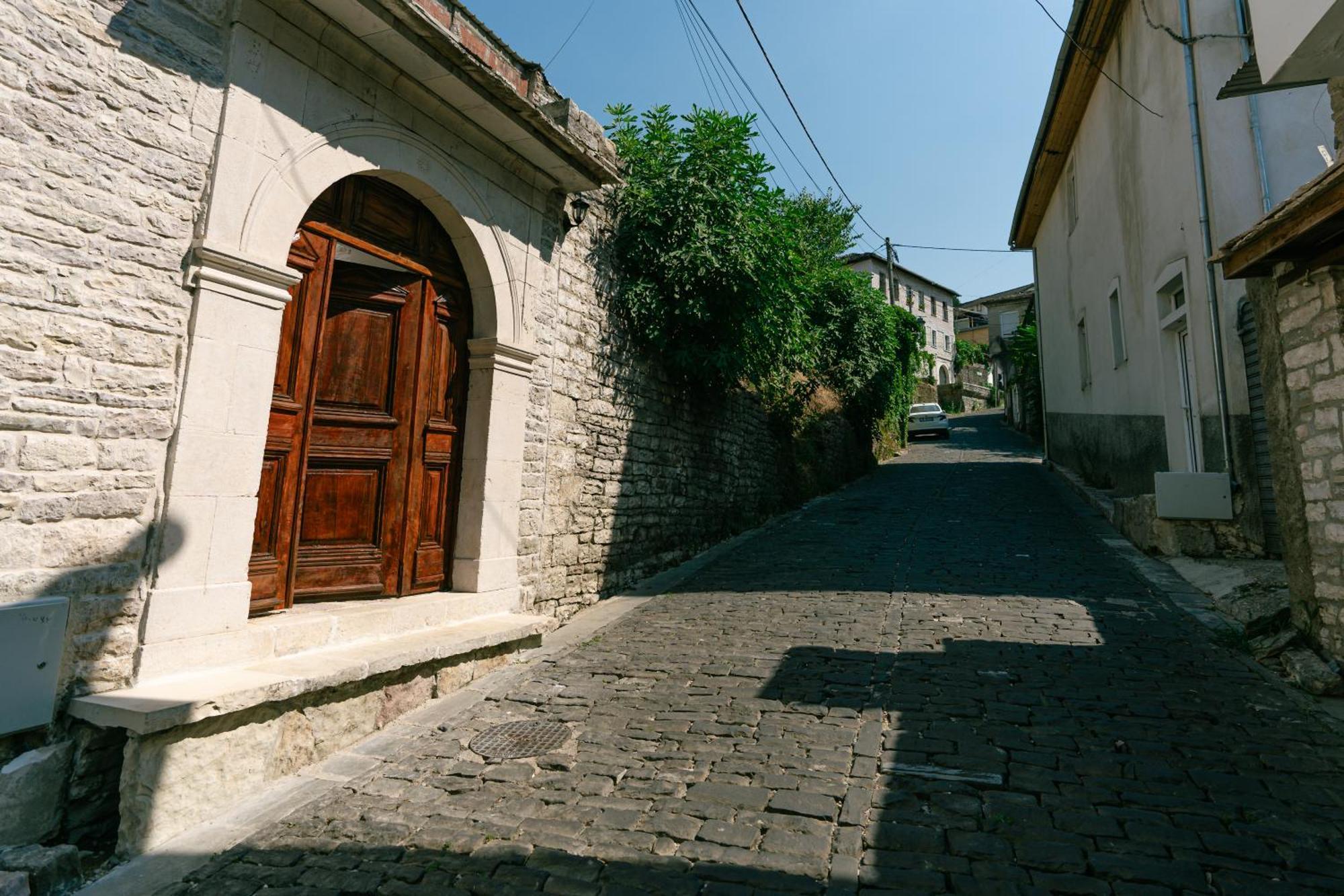 Petrichor Hotel Gjirokaster Bagian luar foto