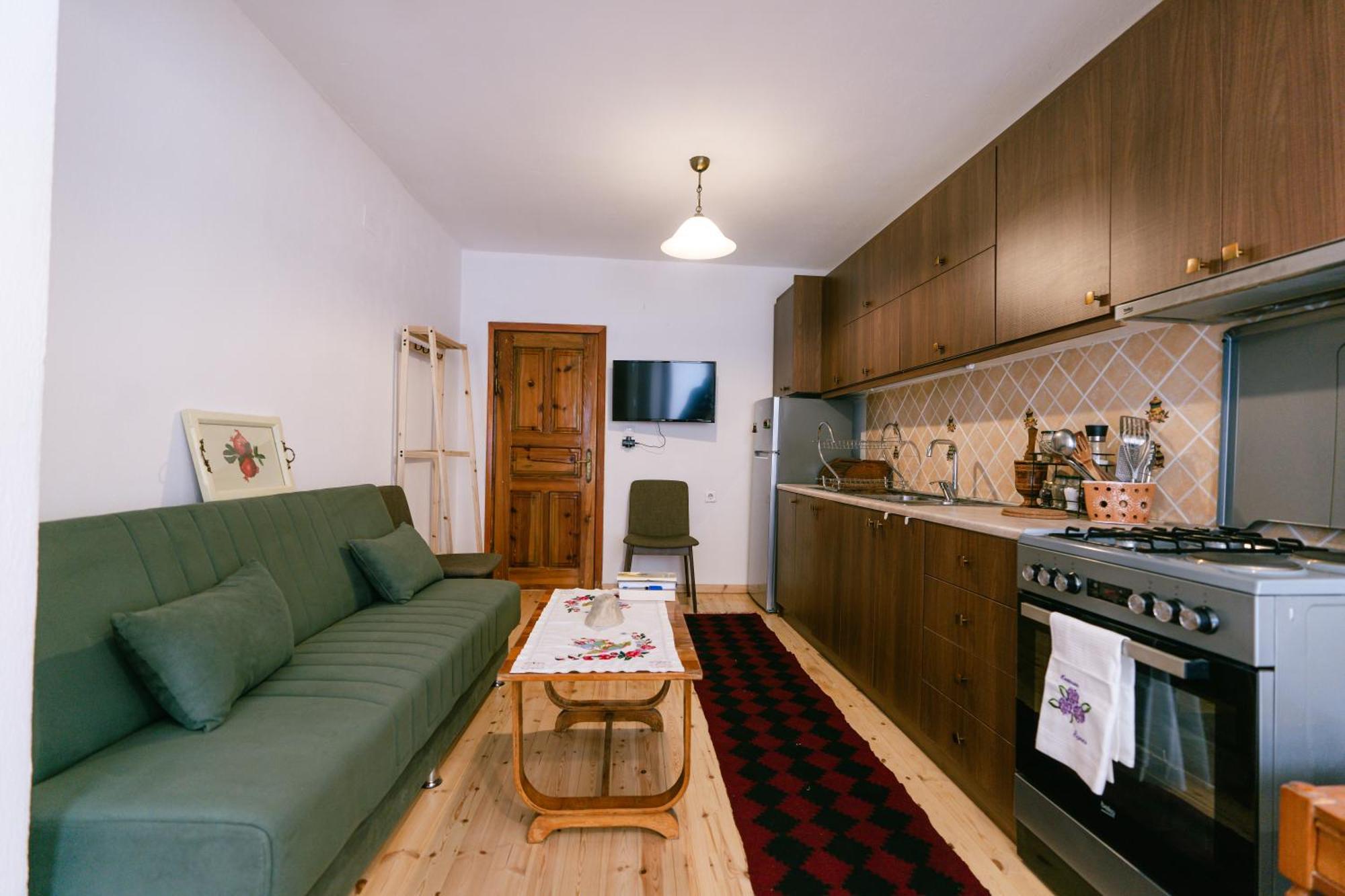 Petrichor Hotel Gjirokaster Bagian luar foto