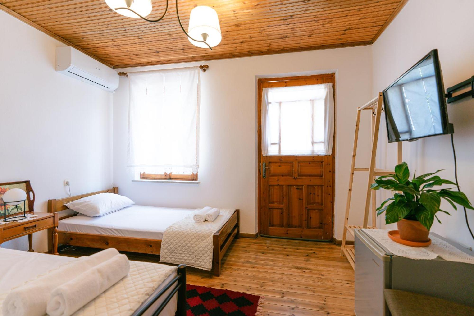 Petrichor Hotel Gjirokaster Bagian luar foto