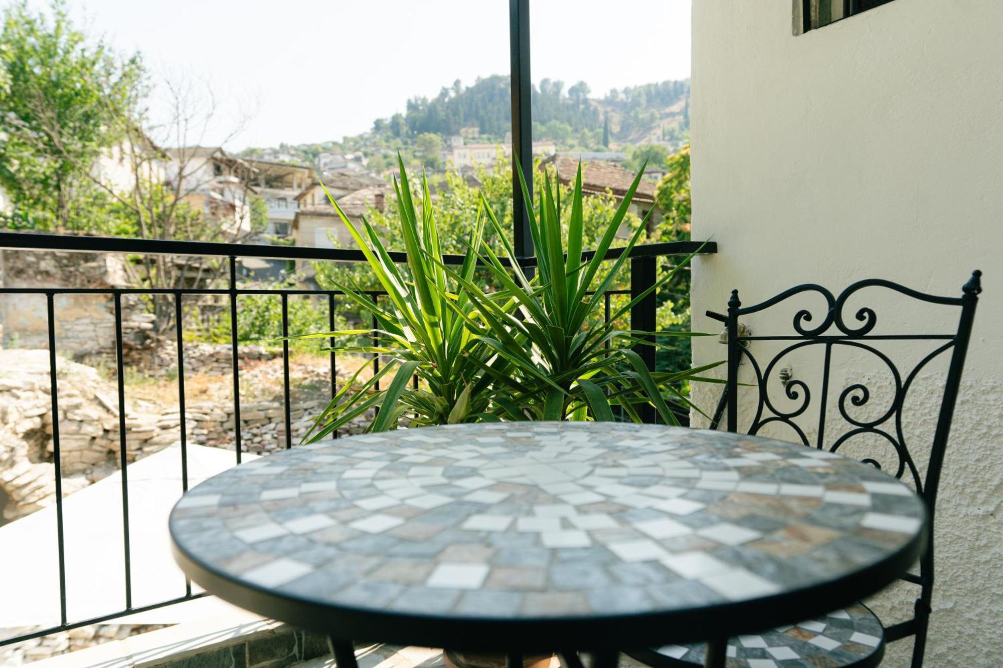 Petrichor Hotel Gjirokaster Bagian luar foto