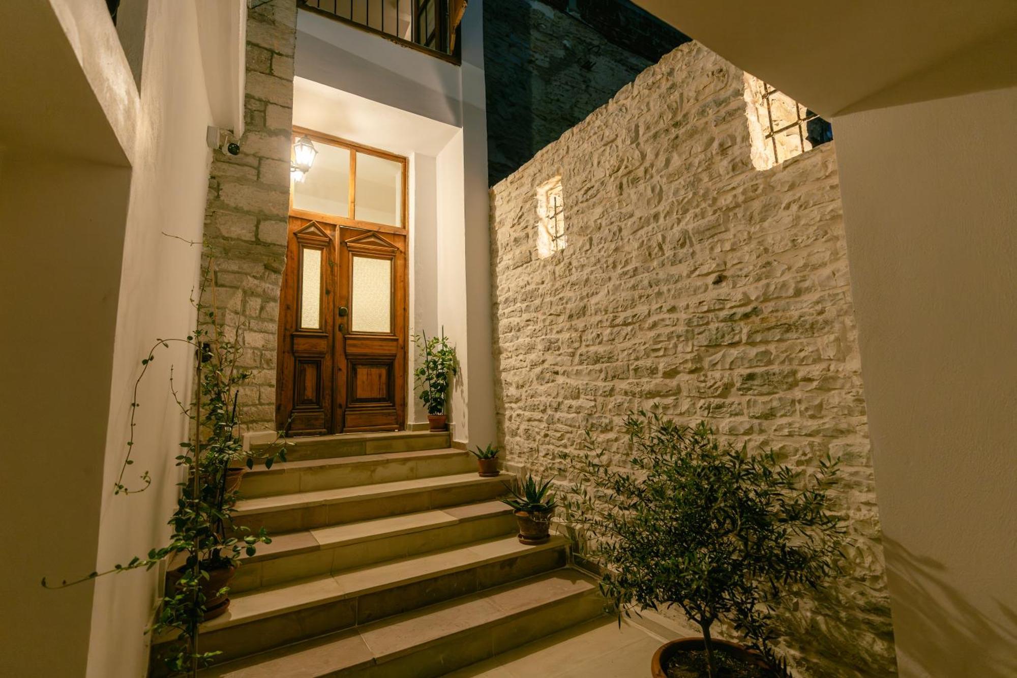 Petrichor Hotel Gjirokaster Bagian luar foto